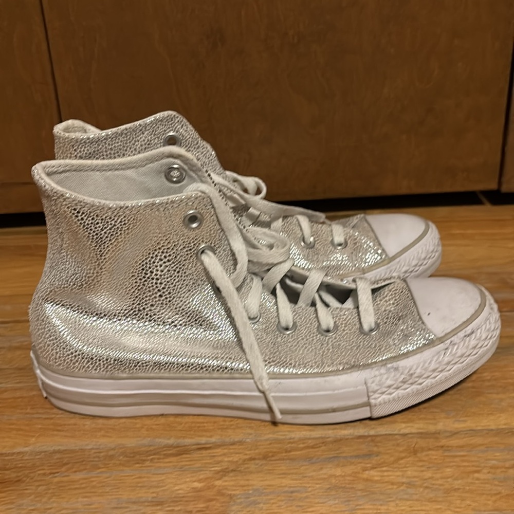 LIKE NEW! Converse Silver High-Top Sneakers - Picture 4 of 9